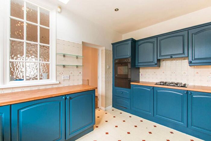 2 Bedroom Cottage To Rent In East End Road, East Finchley, London, N2