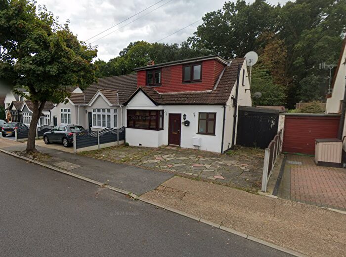 3 Bedroom Semi Detached House For Sale In Hillview Avenue, Hornchurch, RM11