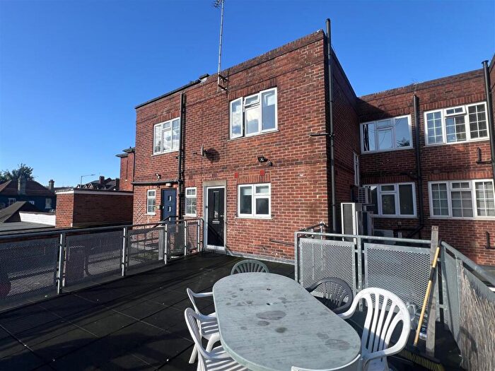 4 Bedroom Flat To Rent In Bridge Street, RG4