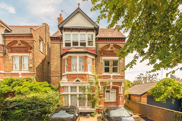 2 Bedroom Flat To Rent In Denbigh Road, Ealing, W13