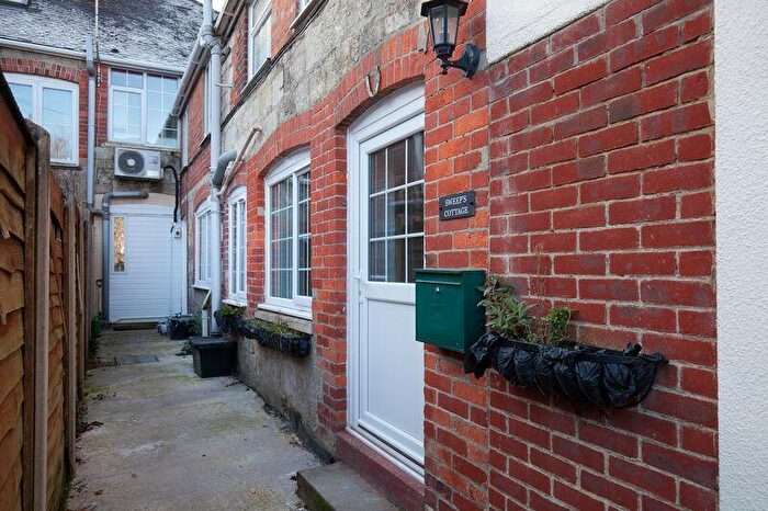 1 Bedroom Flat For Sale In The Causeway, Tisbury, SP3