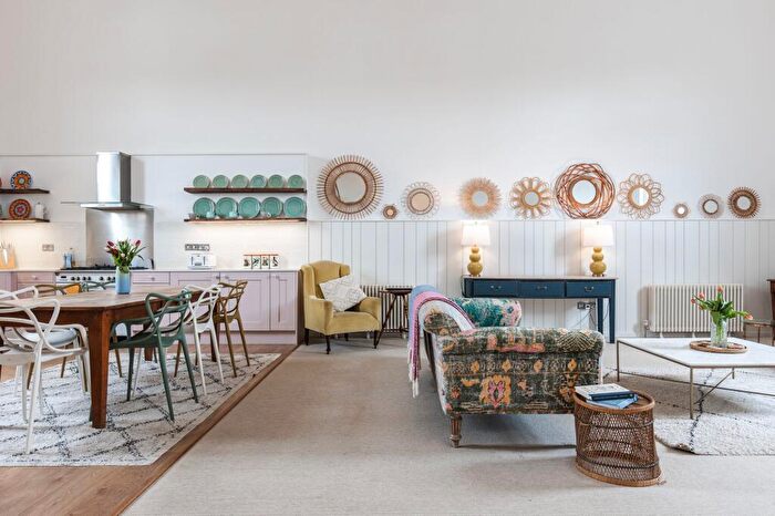 3 Bedroom Apartment To Rent In Holt, NR25