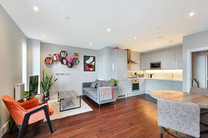 1 Bedroom Flat For Sale In Avalon Point, Silvocea Way, London, E14