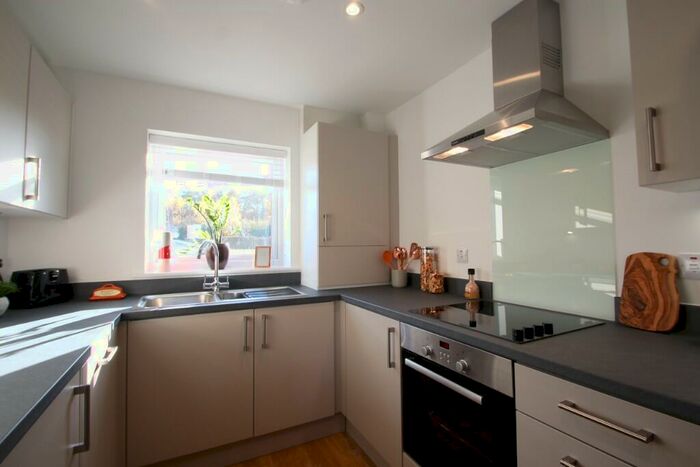 3 Bedroom Town House To Rent In Rookfield Road, Crawley, West Sussex, RH12