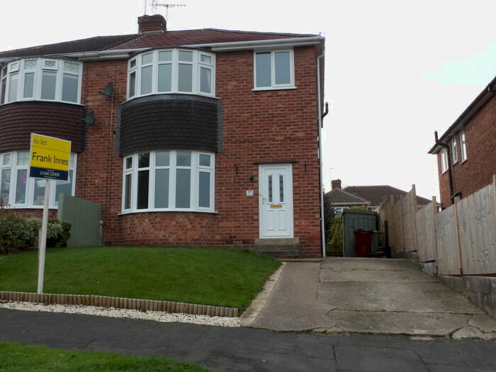 3 Bedroom Semi-Detached House To Rent In Windsor Drive, Wingerworth, S42