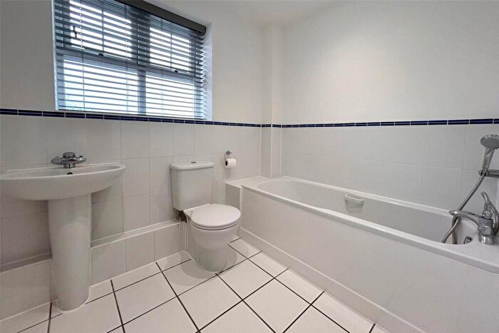 2 Bedroom Flat For Sale In Frederick Street, Aldershot, Hampshire, GU11