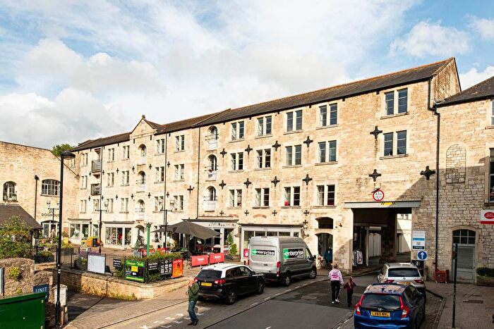 2 Bedroom Flat For Sale In Lamb Yard, Bradford-On-Avon, BA15