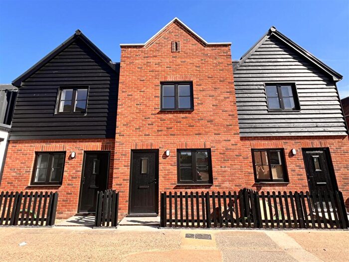 2 Bedroom Terraced House For Sale In Scarrots Lane, Newport, PO30