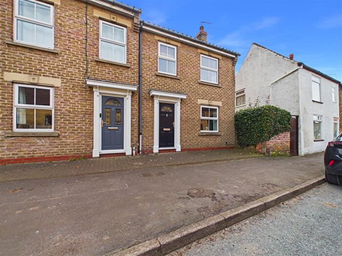 3 Bedroom Mews For Sale In Castle Mews, West End, South Cave, HU15