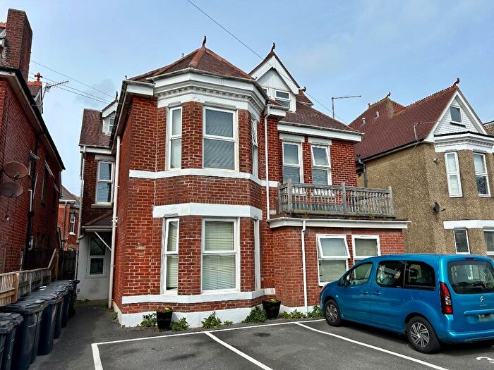 1 Bedroom Flat For Sale In Garden Flat South Of Christchurch Road, Bournemouth, BH5