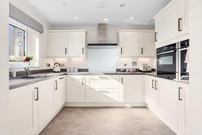 2 Bedroom Apartment For Sale In The Beacons, Chelmsford, Essex, CM1