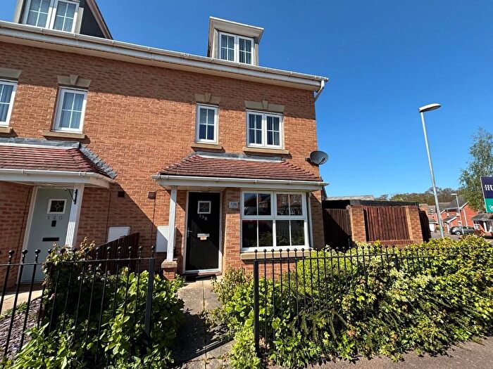 4 Bedroom Semi Detached House For Sale In Sunningdale Way, Gainsborough, DN21