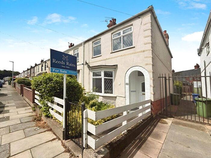 3 Bedroom Semi-Detached House To Rent In Elm Avenue, Grimsby, Lincolnshire, DN34