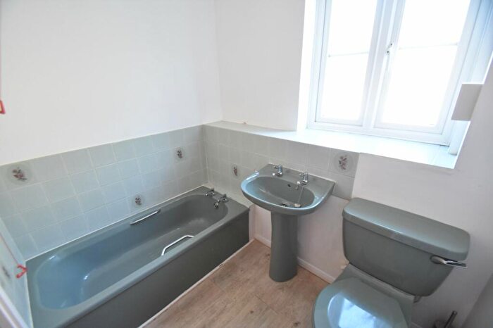 2 Bedroom Apartment For Sale In Town Bridge Court, Chesham, Buckinghamshire, HP5