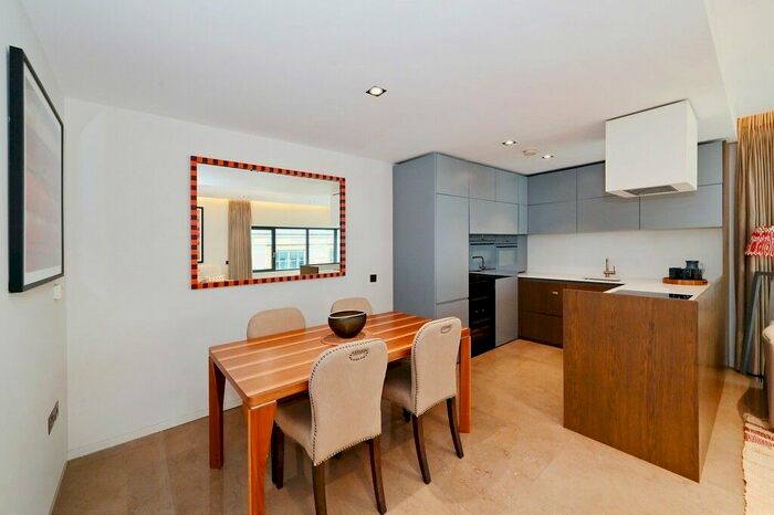 2 Bedroom Flat To Rent In Babmaes Street, St James, SW1Y