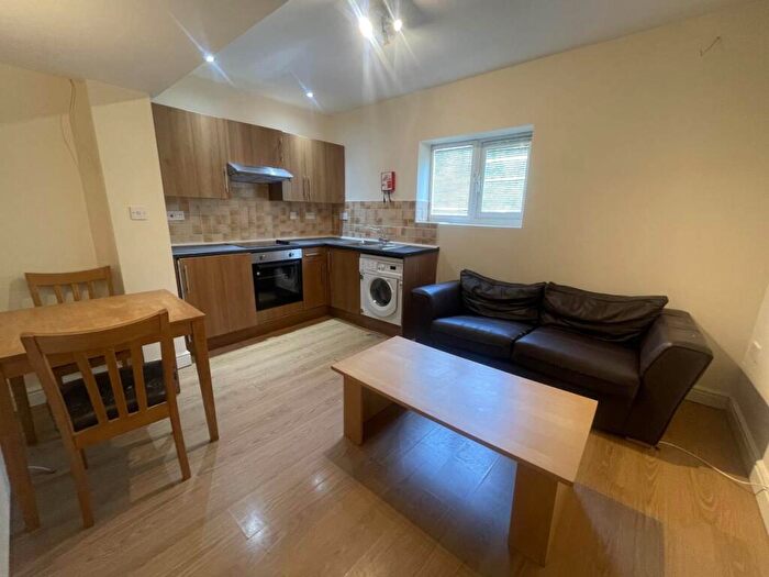 2 Bedroom Flat To Rent In Colum Road, Cathays, Cardiff, CF10