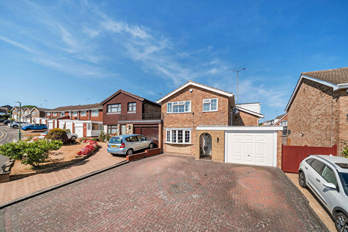 4 Bedroom Detached House For Sale In Pinks Hill, Swanley, Kent, BR8