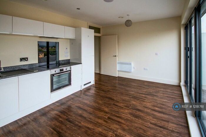 1 Bedroom Flat To Rent In Wellington House, Cardiff, CF11