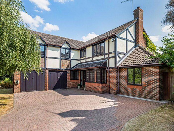 5 Bedroom Detached House For Sale In Windermere Close, Winnersh, RG41