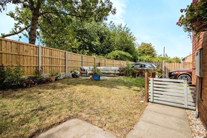 1 Bedroom Cluster House For Sale In Merlin Close, Morley, Leeds, LS27