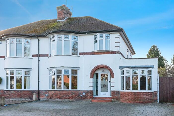 3 Bedroom Semi Detached House For Sale In Beverley Road, Kirk Ella, Hull, HU10