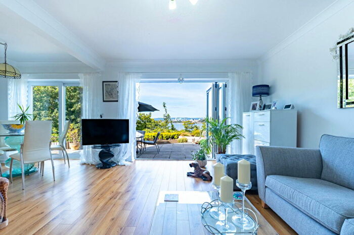 2 Bedroom Flat For Sale In Northcliffe Drive, Penarth, CF64