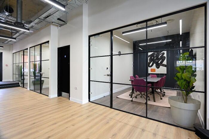 2 Bedroom Apartment To Rent In Queensway, Southampton, Hampshire, SO14