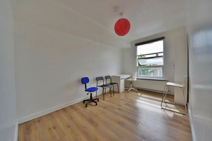 4 Bedroom Flat To Rent In Tollington Road, Holloway, N7
