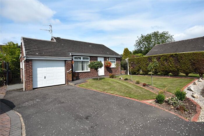 2 Bedroom Detached Bungalow For Sale In Farnham Croft, Leeds, West Yorkshire, LS14