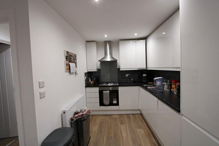 2 Bedroom Flat To Rent In Disraeli Road, London, SW15