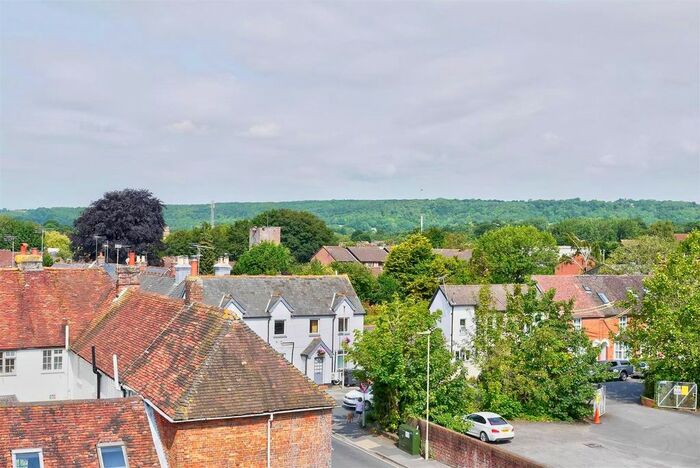 2 Bedroom Flat To Rent In Swan Street, Petersfield, GU32