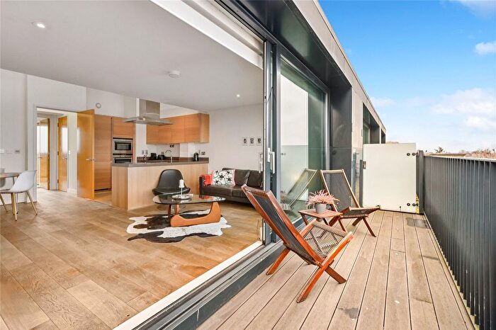 2 Bedroom Flat For Sale In Great West Road, London, W6