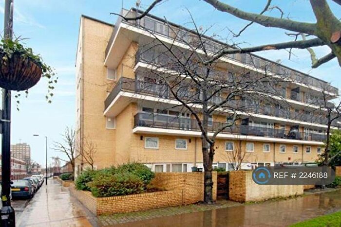 4 Bedroom Flat To Rent In Leontine Close, London, SE15