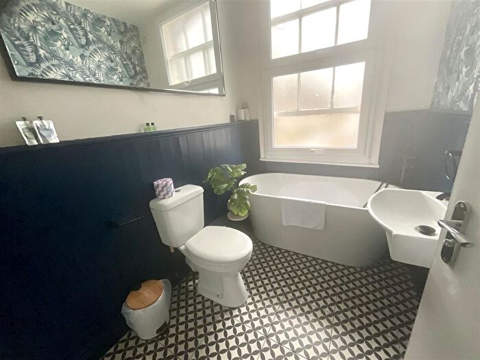 1 Bedroom Flat To Rent In North Marine Road, Scarborough, YO12