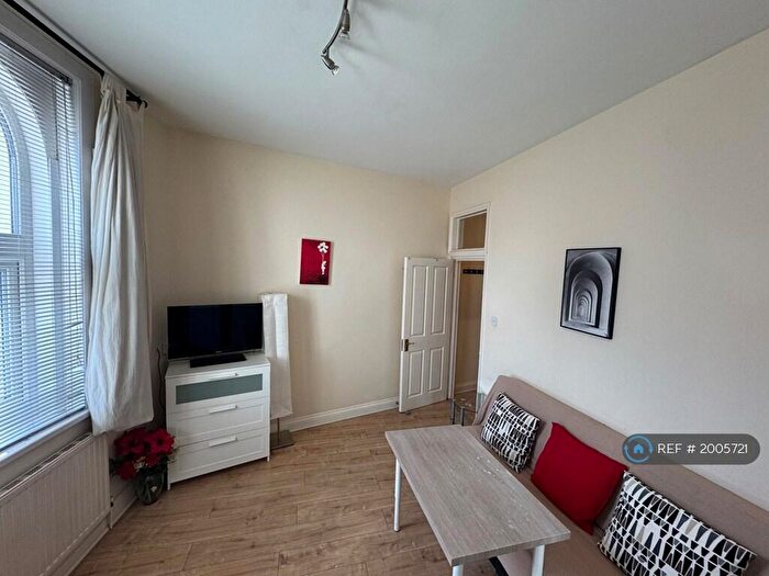 Studio To Rent In St. John's Road, London, SW11