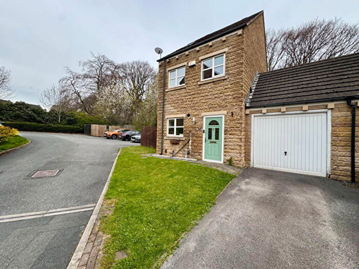 3 Bedroom Link Detached House For Sale In Sylvan Ridge, Huddersfield, HD2