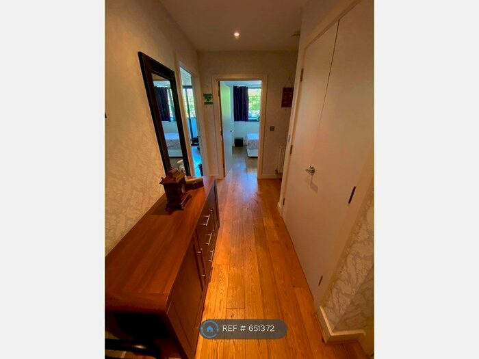 2 Bedroom Flat To Rent In Chiswick High Road, London, W4