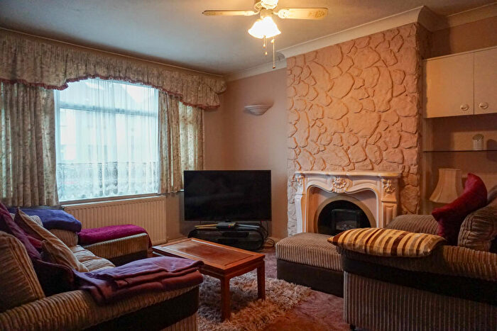 3 Bedroom End Of Terrace House For Sale In Hadley Road, Mitcham, CR4