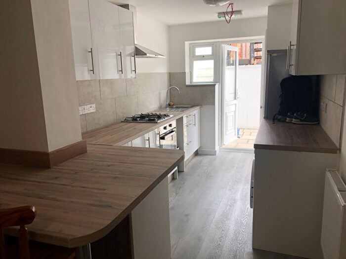 2 Bedroom Flat To Rent In Erleigh Road, Reading, RG1