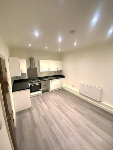 2 Bedroom Flat To Rent In Bellegrove Road, Welling, DA16