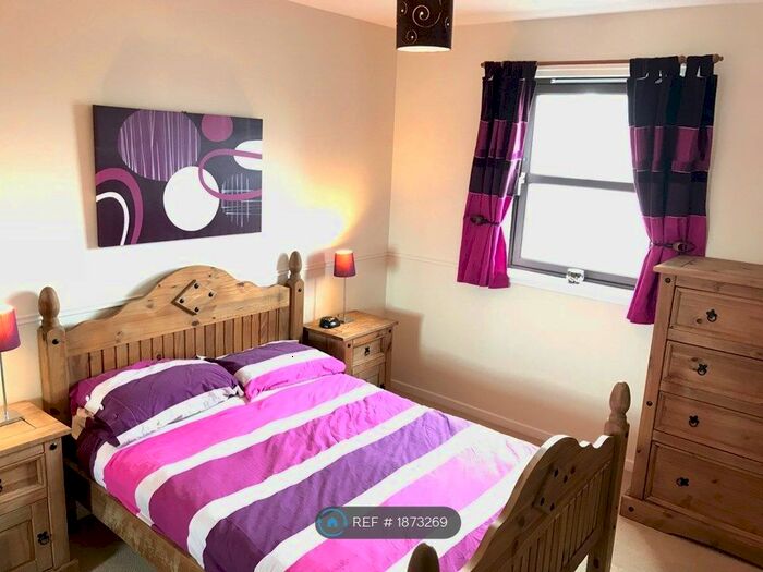 2 Bedroom Flat To Rent In Roslin Place, Aberdeen, AB24