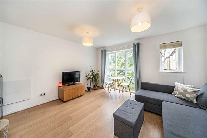 1 Bedroom Flat For Sale In Farrow Lane, London, SE14