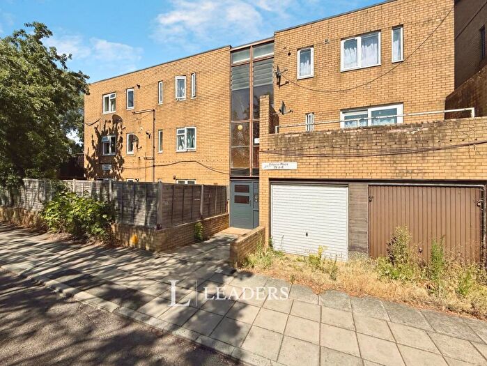 2 Bedroom Apartment For Sale In Polruan Place, Fishermead, Milton Keynes, MK6