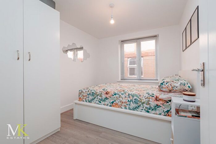 2 Bedroom Flat For Sale In Florence Road, Bournemouth, BH5