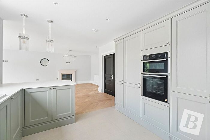 5 Bedroom Detached House For Sale In Fen Lane, North Ockendon, Upminster, RM14
