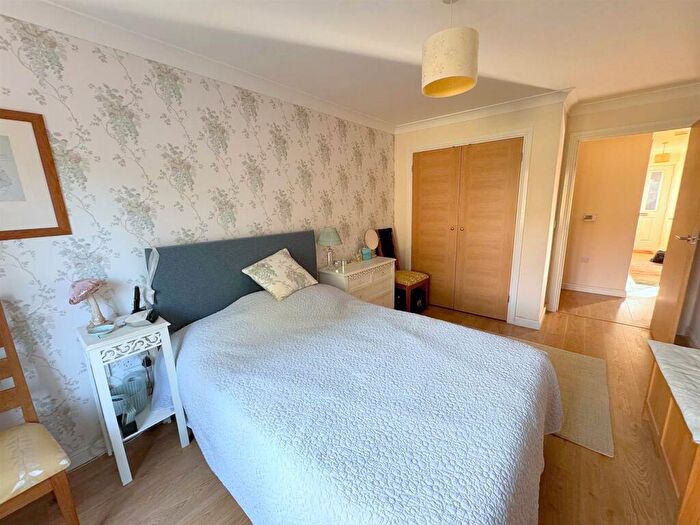 2 Bedroom Semi-Detached Bungalow For Sale In Friday Street, Eastbourne, BN23