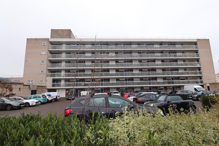 2 Bedroom Flat To Rent In The Drive - Warley, CM13