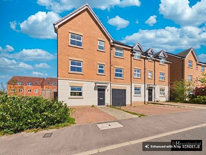 5 Bedroom Semi Detached House For Sale In Kipling Way, Borehamwood, WD6