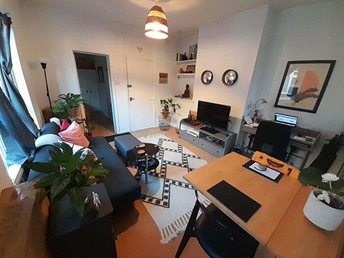 1 Bedroom Flat To Rent In Langthorne Street, Fulham, SW6