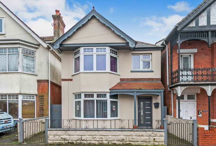 2 Bedroom Flat To Rent In Borthwick Road, BH1